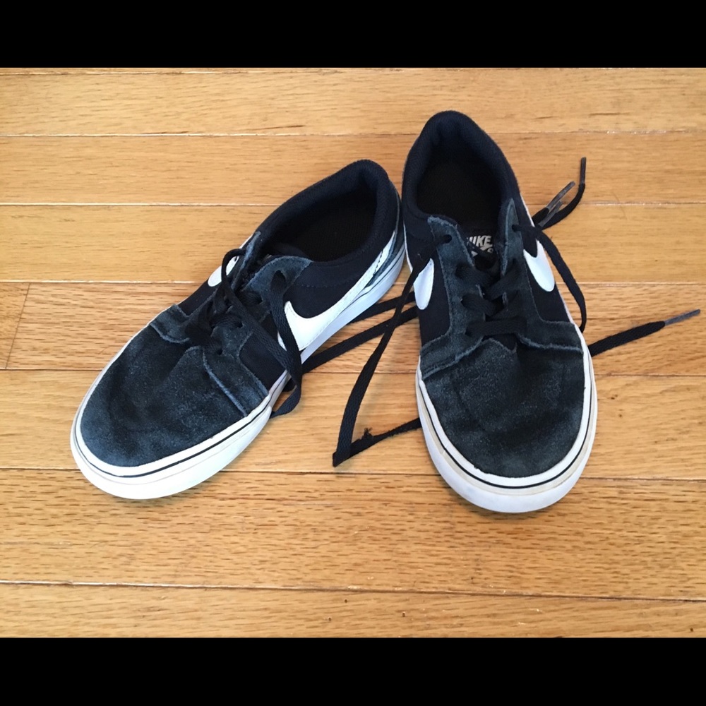 Nike Satire Skate Shoes